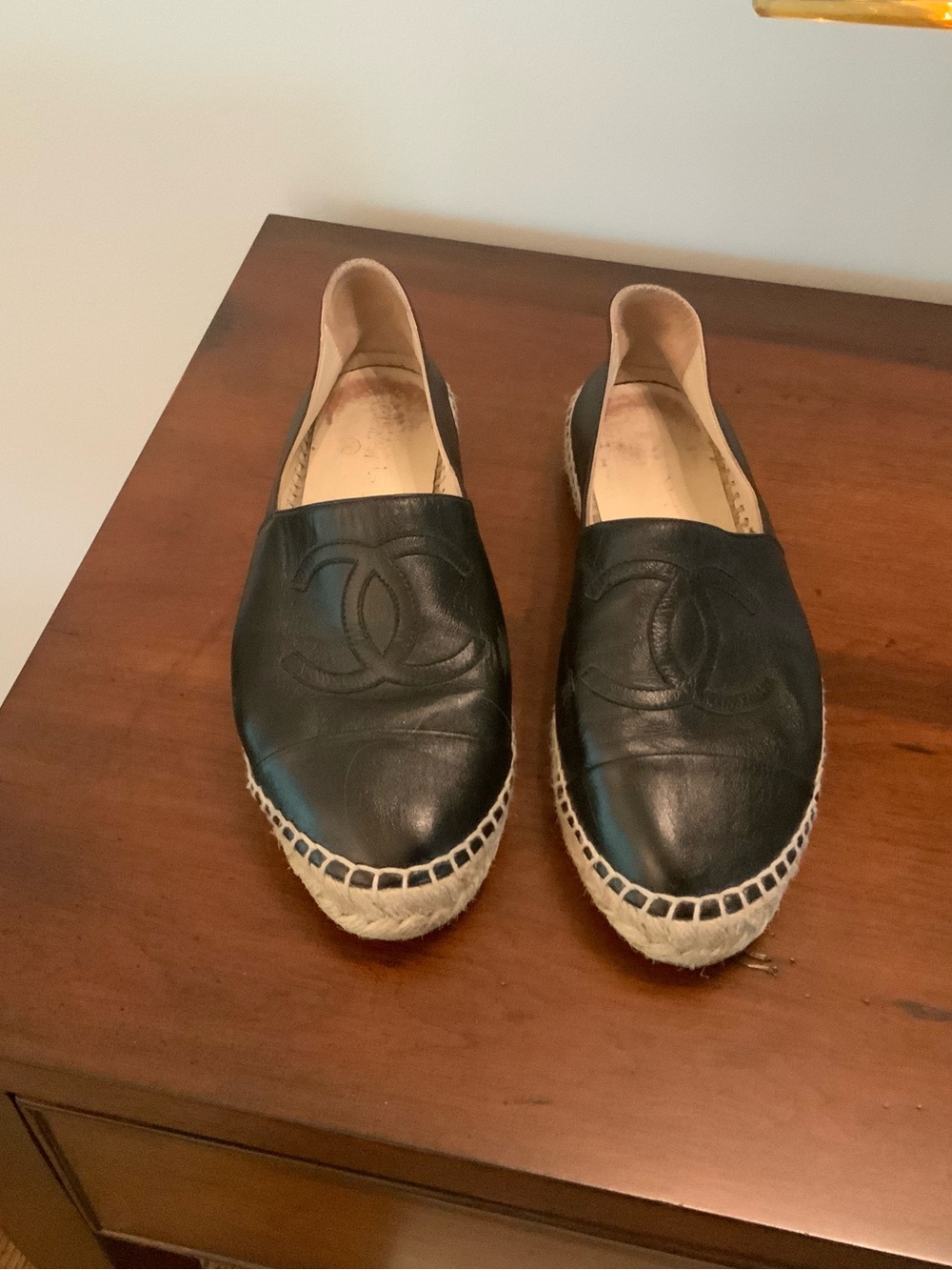 CHANEL Black Leather Espadrille Slip-Ons with Natural Jute Trim